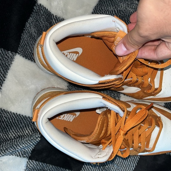 Nike Dunk High Monarch - Picture 9 of 17